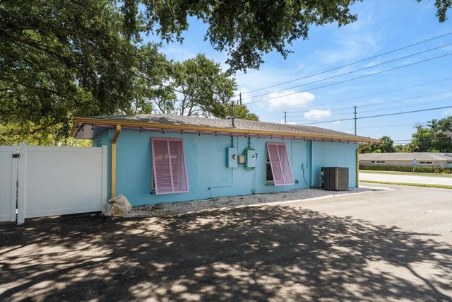2050 W BAY DRIVE, Largo, FL 33770