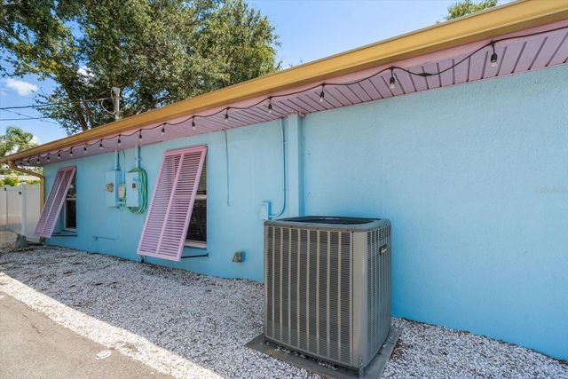 2050 W BAY DRIVE, Largo, FL 33770