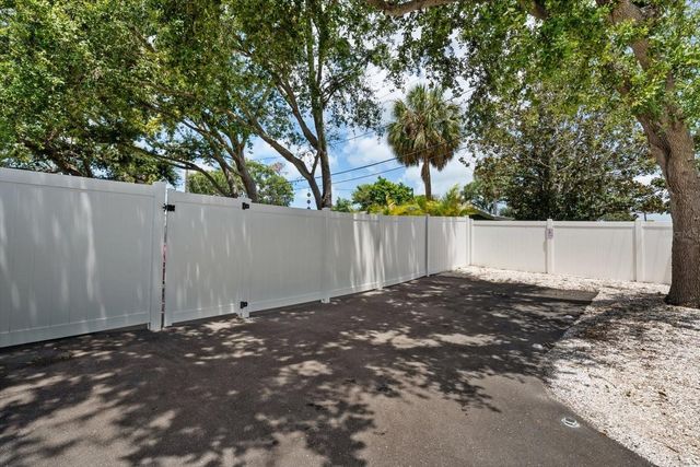 2050 W BAY DRIVE, Largo, FL 33770