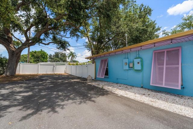 2050 W BAY DRIVE, Largo, FL 33770