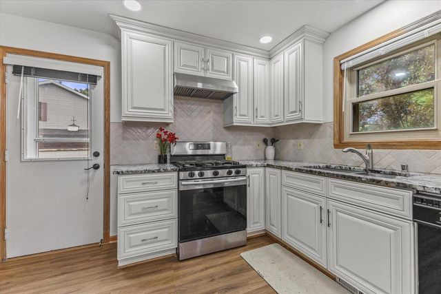 3950 W Minnesota AVENUE, Franklin, WI 53132