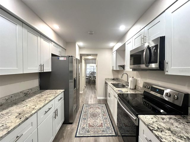 425 30TH AVENUE W C309, Bradenton, FL 34205