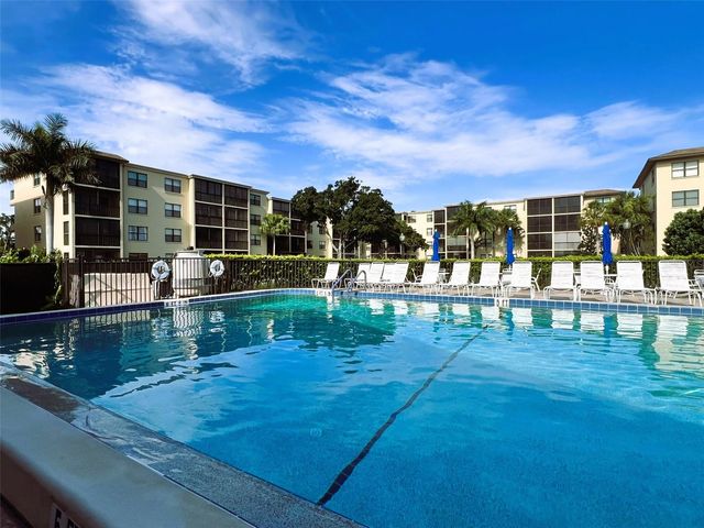 425 30TH AVENUE W C309, Bradenton, FL 34205