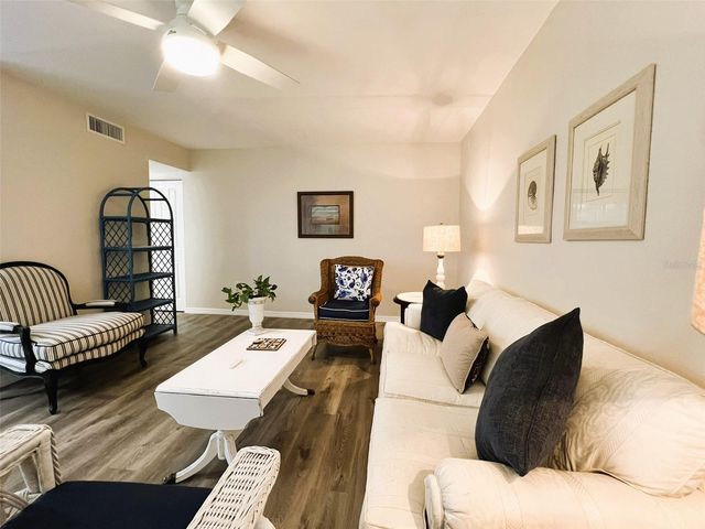 425 30TH AVENUE W C309, Bradenton, FL 34205