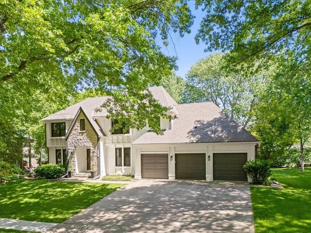 8105 W 99th Street, Overland Park, KS 66212