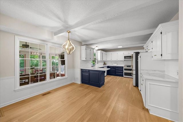 8105 W 99th Street, Overland Park, KS 66212