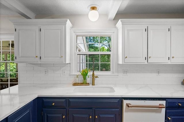 8105 W 99th Street, Overland Park, KS 66212