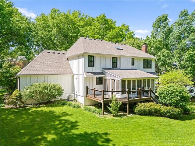 8105 W 99th Street, Overland Park, KS 66212