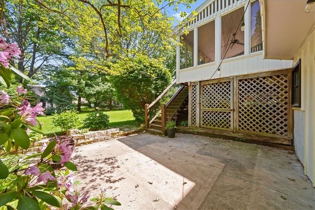 8105 W 99th Street, Overland Park, KS 66212