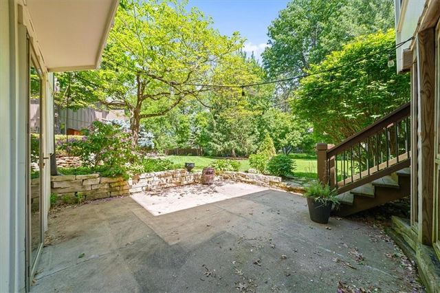 8105 W 99th Street, Overland Park, KS 66212