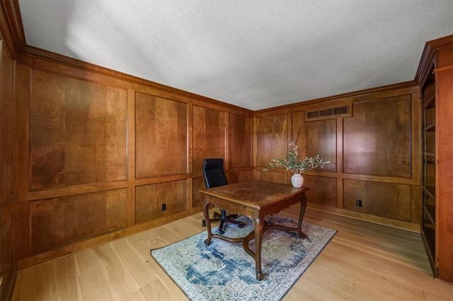 8105 W 99th Street, Overland Park, KS 66212