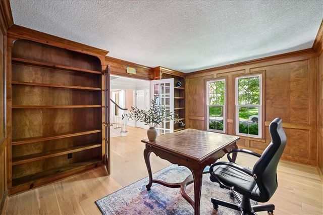 8105 W 99th Street, Overland Park, KS 66212
