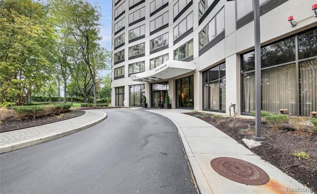 5000 Towncenter Center 607, Southfield, MI 48075