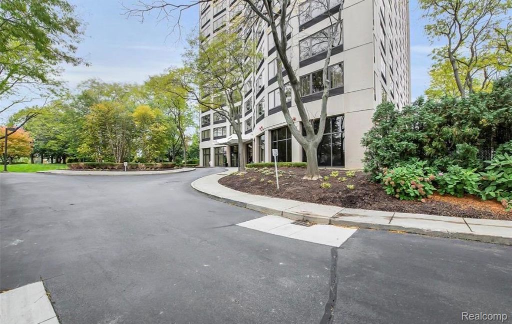 5000 Towncenter Center 607, Southfield, MI 48075