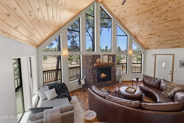 2802 ZANE GREY Boulevard, Overgaard, AZ 85933