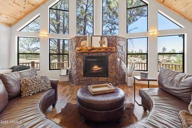 2802 ZANE GREY Boulevard, Overgaard, AZ 85933