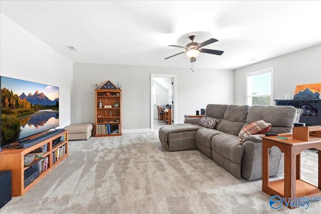 24 Hawthorn Heights Blvd SW, Huntsville, AL 35824