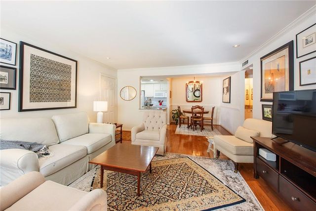 3076 Chastain Park Court NE, Atlanta, GA 30342