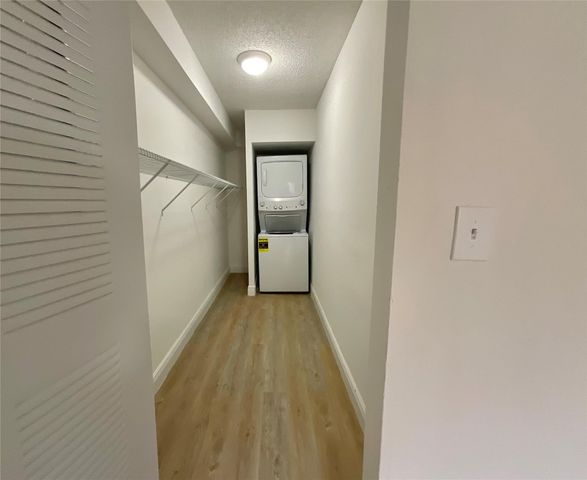 9517 Fontainebleau Boulevard 621-203, Miami, FL 33172
