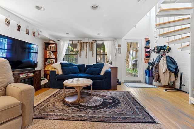 32 Yarmouth St A, Boston, MA 02118