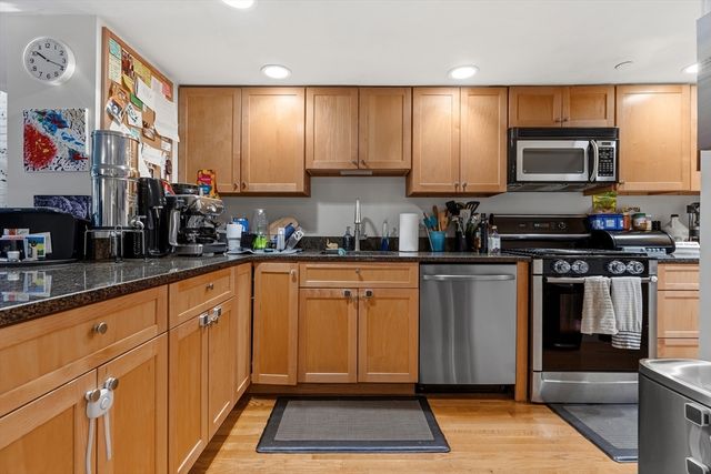 32 Yarmouth St A, Boston, MA 02118