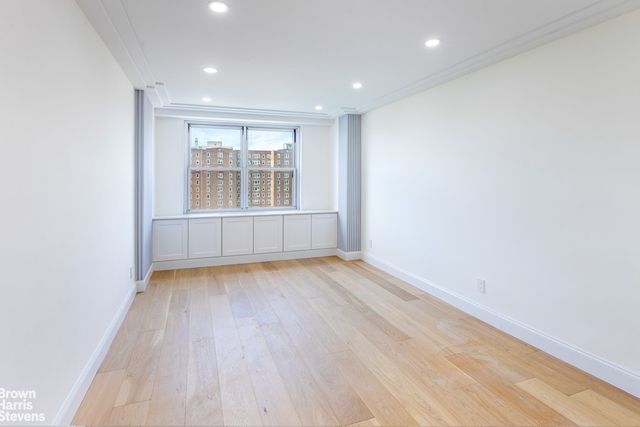 555 Kappock St Apt 12G, New York City, NY 10463