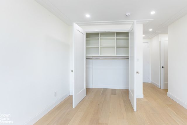 555 Kappock St Apt 12G, New York City, NY 10463