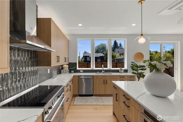 510 N 92nd Street, Seattle, WA 98103