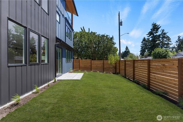 510 N 92nd Street, Seattle, WA 98103