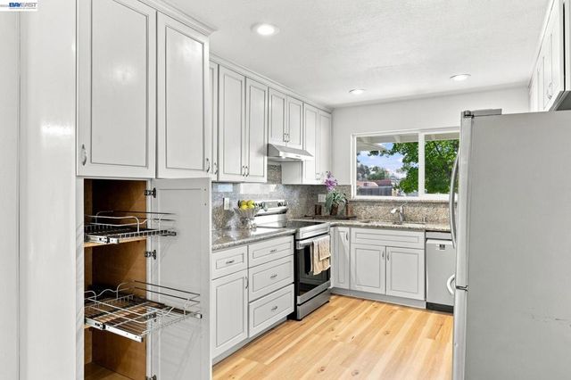 6963 Portage Rd, Dublin, CA 94568