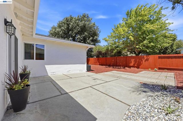 6963 Portage Rd, Dublin, CA 94568
