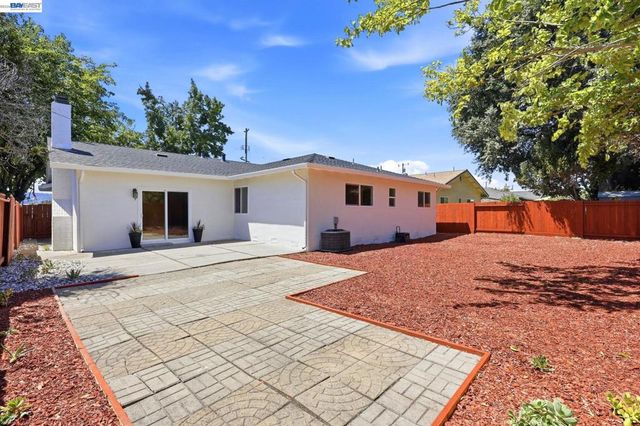 6963 Portage Rd, Dublin, CA 94568