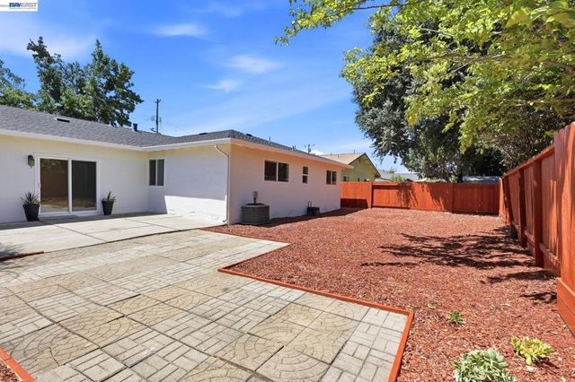 6963 Portage Rd, Dublin, CA 94568
