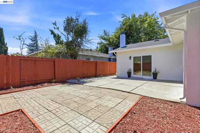 6963 Portage Rd, Dublin, CA 94568