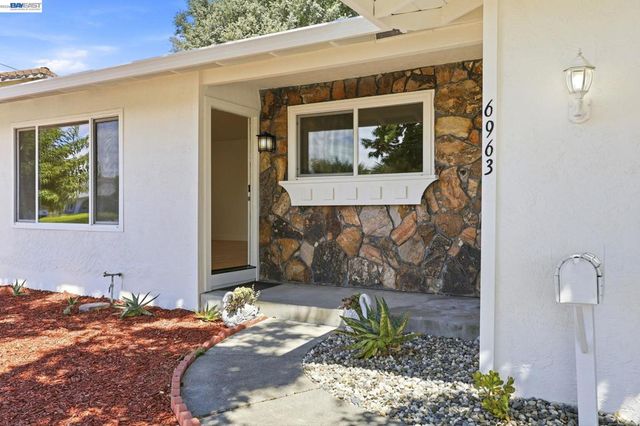 6963 Portage Rd, Dublin, CA 94568