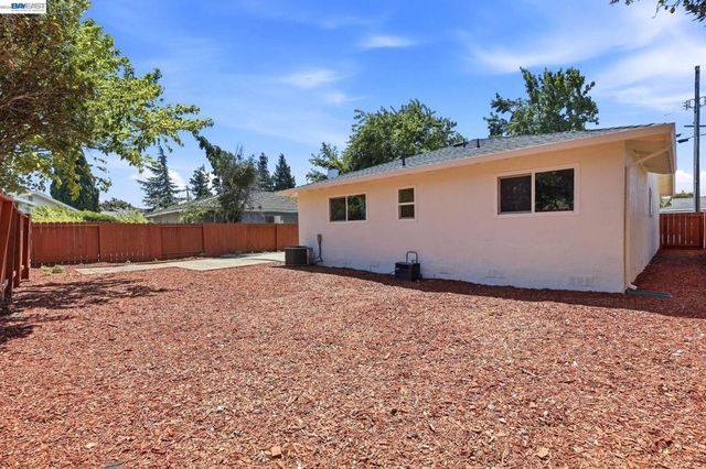 6963 Portage Rd, Dublin, CA 94568