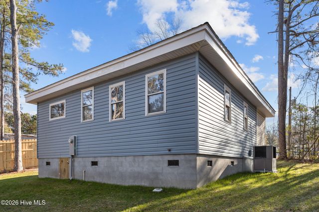 314 Pond View Court, Hampstead, NC 28443