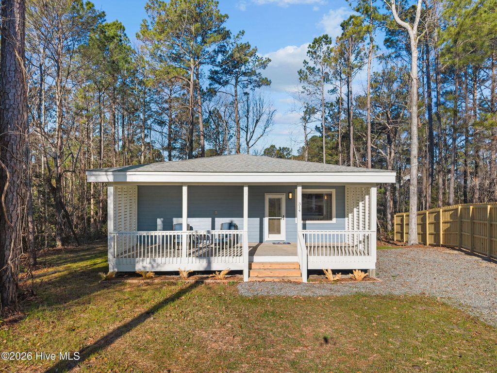 314 Pond View Court, Hampstead, NC 28443