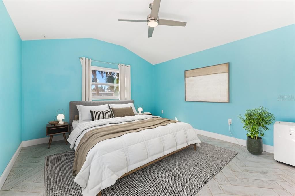 Image 10 of property listing at 5164 WINDWARD AVENUE, Sarasota, FL 34242