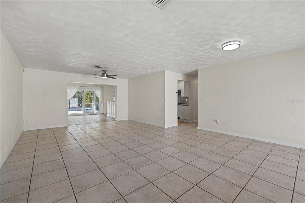 Image 11 of property listing at 5164 WINDWARD AVENUE, Sarasota, FL 34242