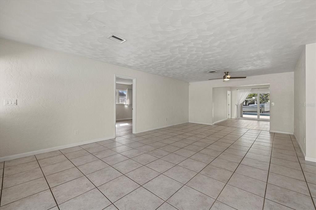 Image 12 of property listing at 5164 WINDWARD AVENUE, Sarasota, FL 34242