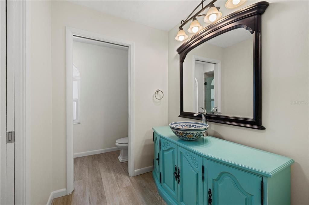 Image 16 of property listing at 5164 WINDWARD AVENUE, Sarasota, FL 34242