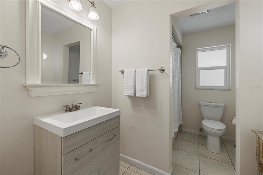 Image 19 of property listing at 5164 WINDWARD AVENUE, Sarasota, FL 34242