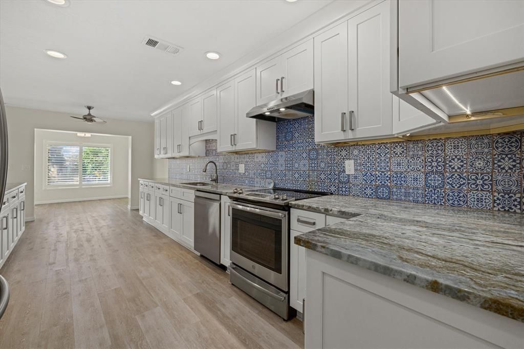 Image 20 of property listing at 5164 WINDWARD AVENUE, Sarasota, FL 34242