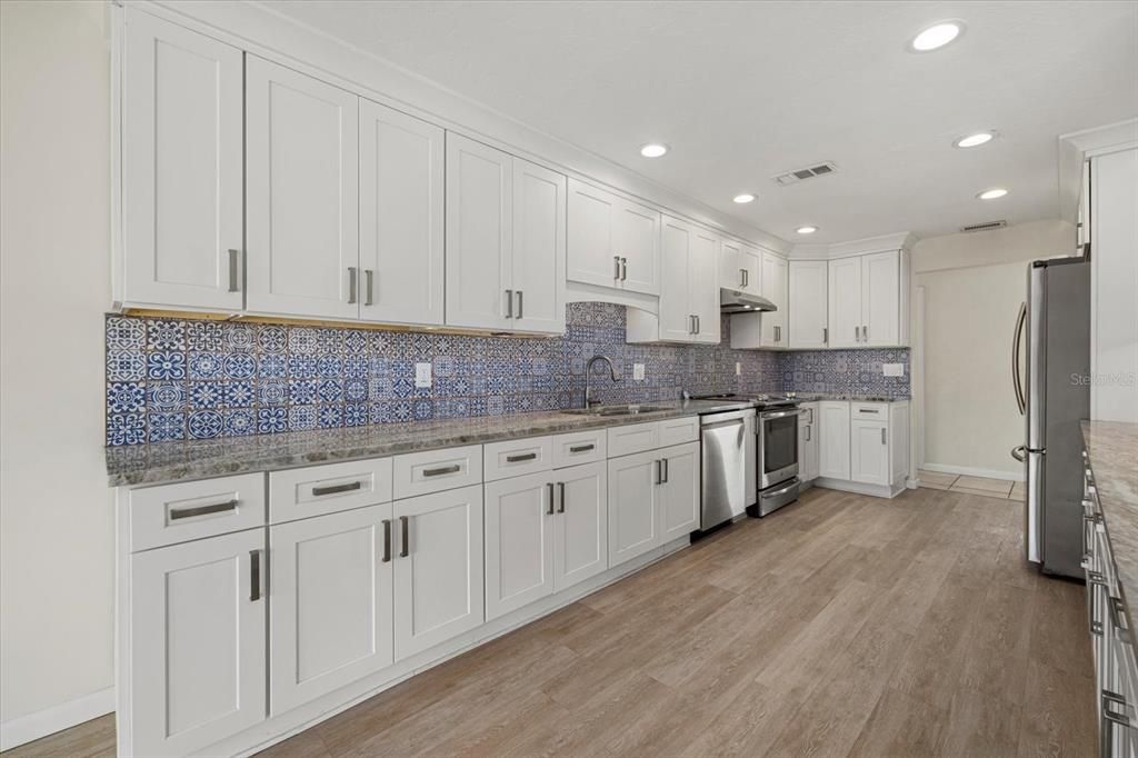 Image 22 of property listing at 5164 WINDWARD AVENUE, Sarasota, FL 34242