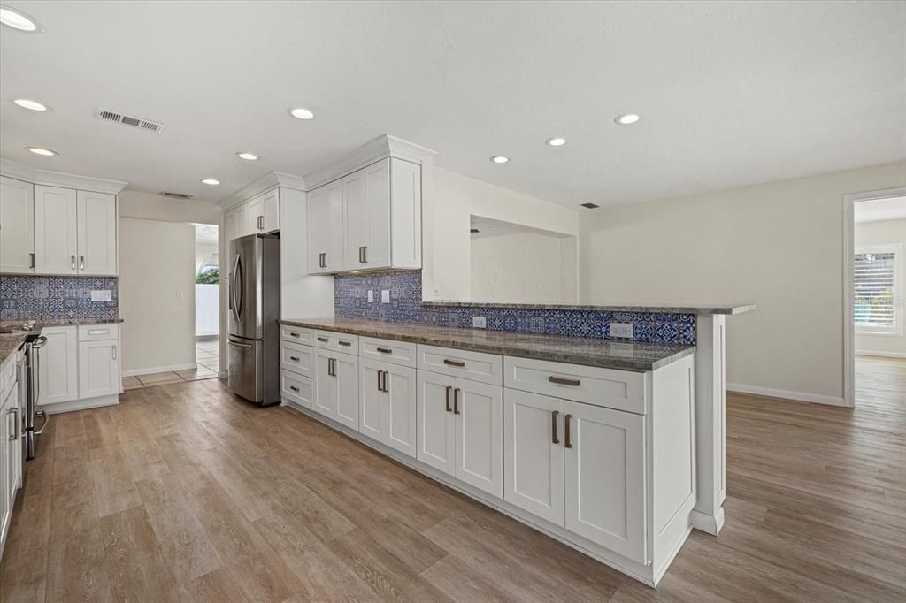 Image 23 of property listing at 5164 WINDWARD AVENUE, Sarasota, FL 34242