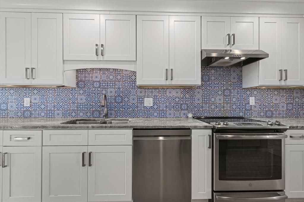 Image 24 of property listing at 5164 WINDWARD AVENUE, Sarasota, FL 34242