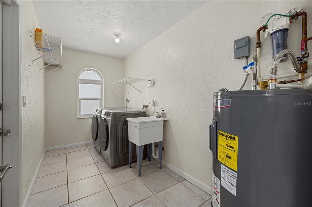 Image 32 of property listing at 5164 WINDWARD AVENUE, Sarasota, FL 34242