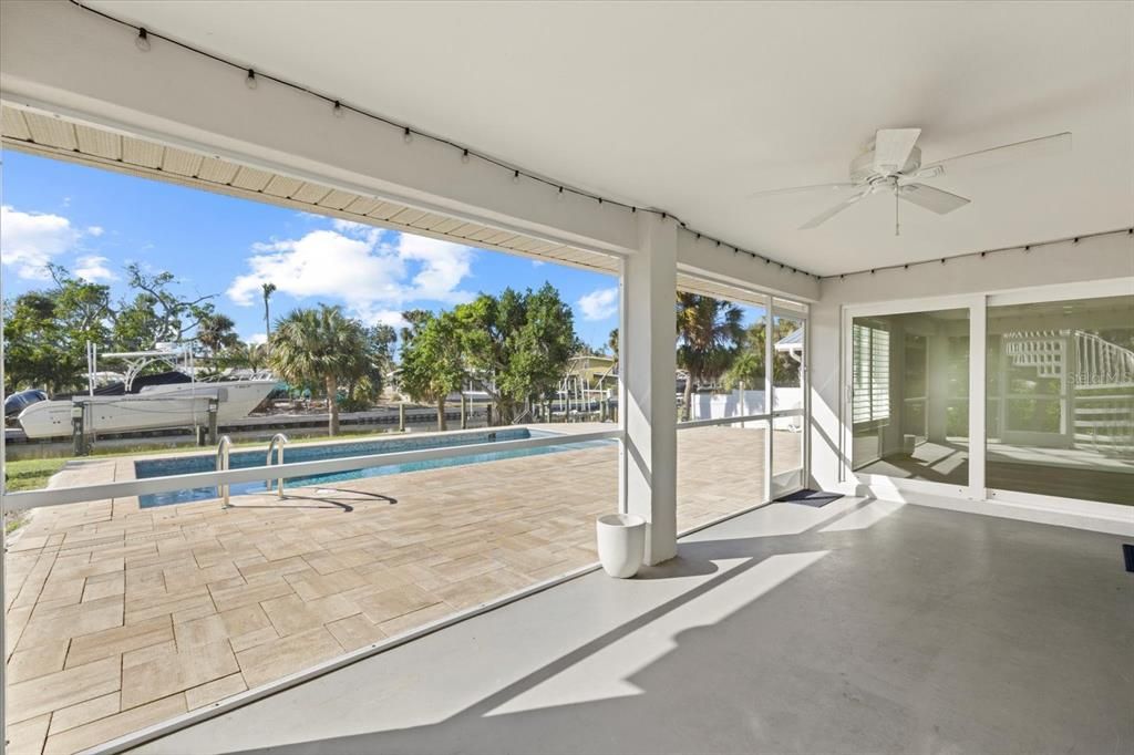 Image 34 of property listing at 5164 WINDWARD AVENUE, Sarasota, FL 34242