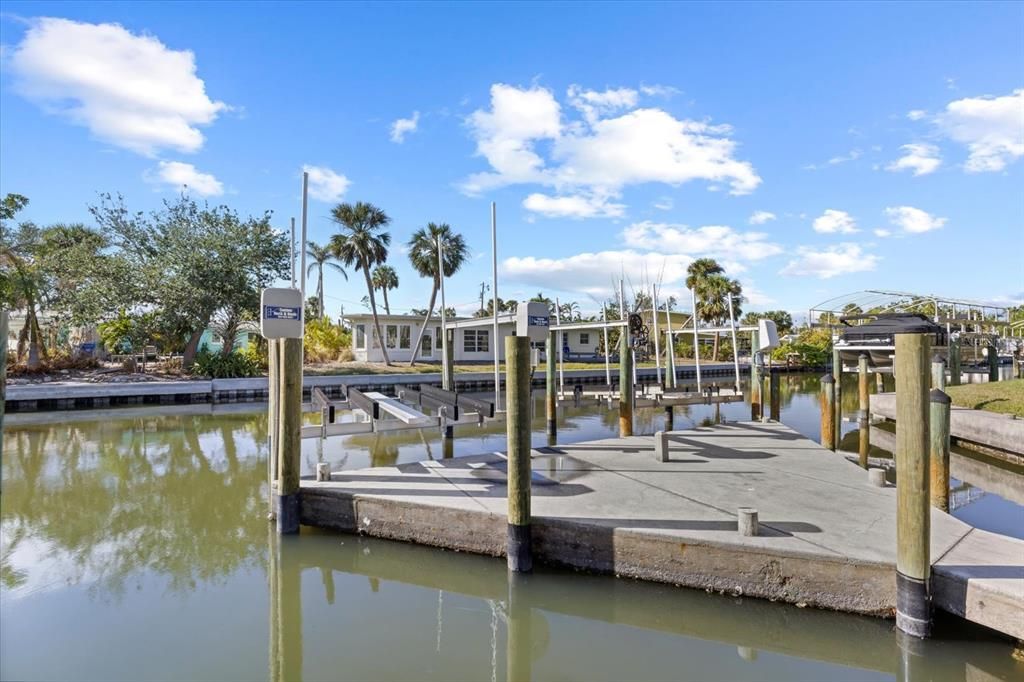 Image 45 of property listing at 5164 WINDWARD AVENUE, Sarasota, FL 34242